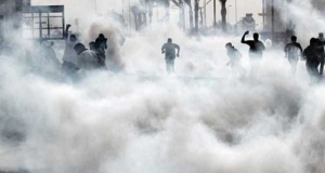 tear gas இலங்கை-போராட்டக்களத்தில் காவல்துறையினர் துப்பாக்கிச்சூடு